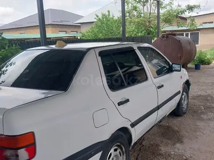 Volkswagen Vento 1993 года за 480 000 тг. в Шымкент – фото 4