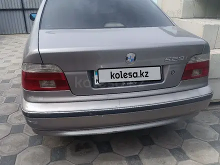 BMW 523 1999 года за 2 400 000 тг. в Алматы – фото 3