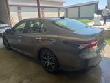 Toyota Camry 2022 года за 21 000 000 тг. в Сарыагаш – фото 4