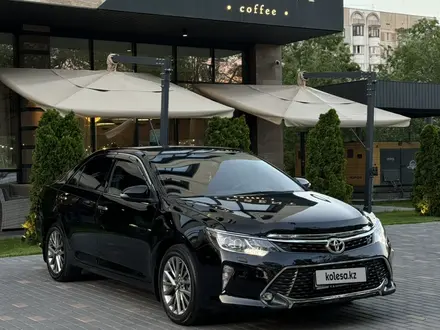 Toyota Camry 2017 года за 13 900 000 тг. в Алматы – фото 2