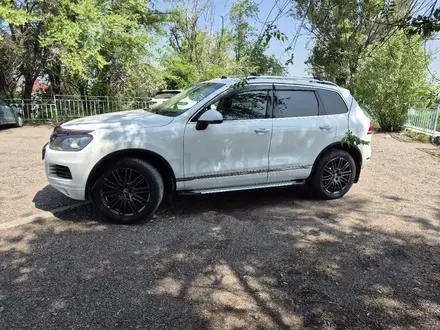 Volkswagen Touareg 2012 года за 12 500 000 тг. в Алматы – фото 2