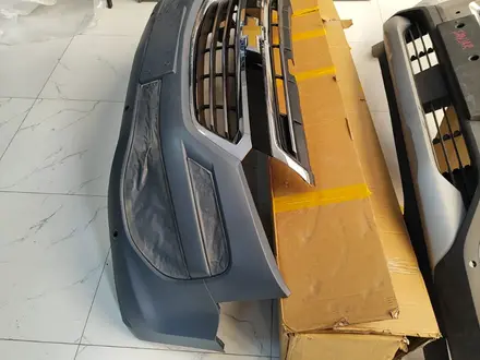 Chevrolet TrailBlazer 2019г. Бампер передний оригинал за 365 000 тг. в Алматы – фото 2