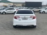 Toyota Camry 2014 года за 6 150 000 тг. в Атырау – фото 5