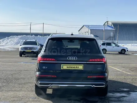 Audi Q7 2020 года за 28 500 000 тг. в Уральск – фото 5