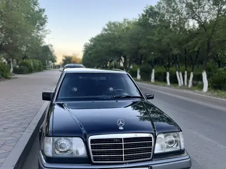 Mercedes-Benz E 200 1995 года за 2 800 000 тг. в Сатпаев – фото 2