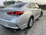 Hyundai Sonata 2019 года за 7 000 000 тг. в Актобе – фото 2