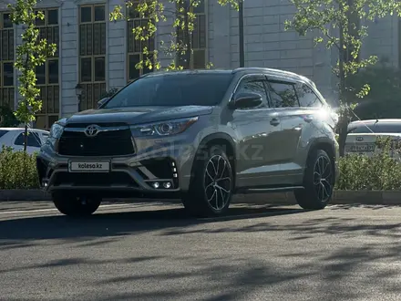 Toyota Highlander 2014 года за 17 000 000 тг. в Астана
