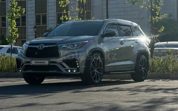 Toyota Highlander 2014 года за 17 000 000 тг. в Астана