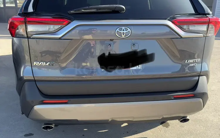 Toyota RAV4 2019 года за 13 000 000 тг. в Атырау