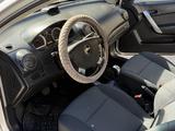 Chevrolet Aveo 2011 года за 3 400 000 тг. в Атырау – фото 4