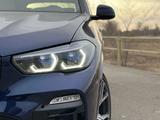 BMW X5 2022 года за 41 000 000 тг. в Костанай – фото 2