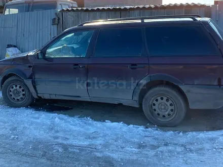 Volkswagen Passat 1993 года за 1 078 536 тг. в Семей – фото 2