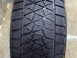 Комплект шин с дисками за 400 000 тг. в Астана – фото 4
