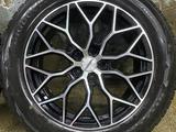 Комплект шин с дисками за 400 000 тг. в Астана