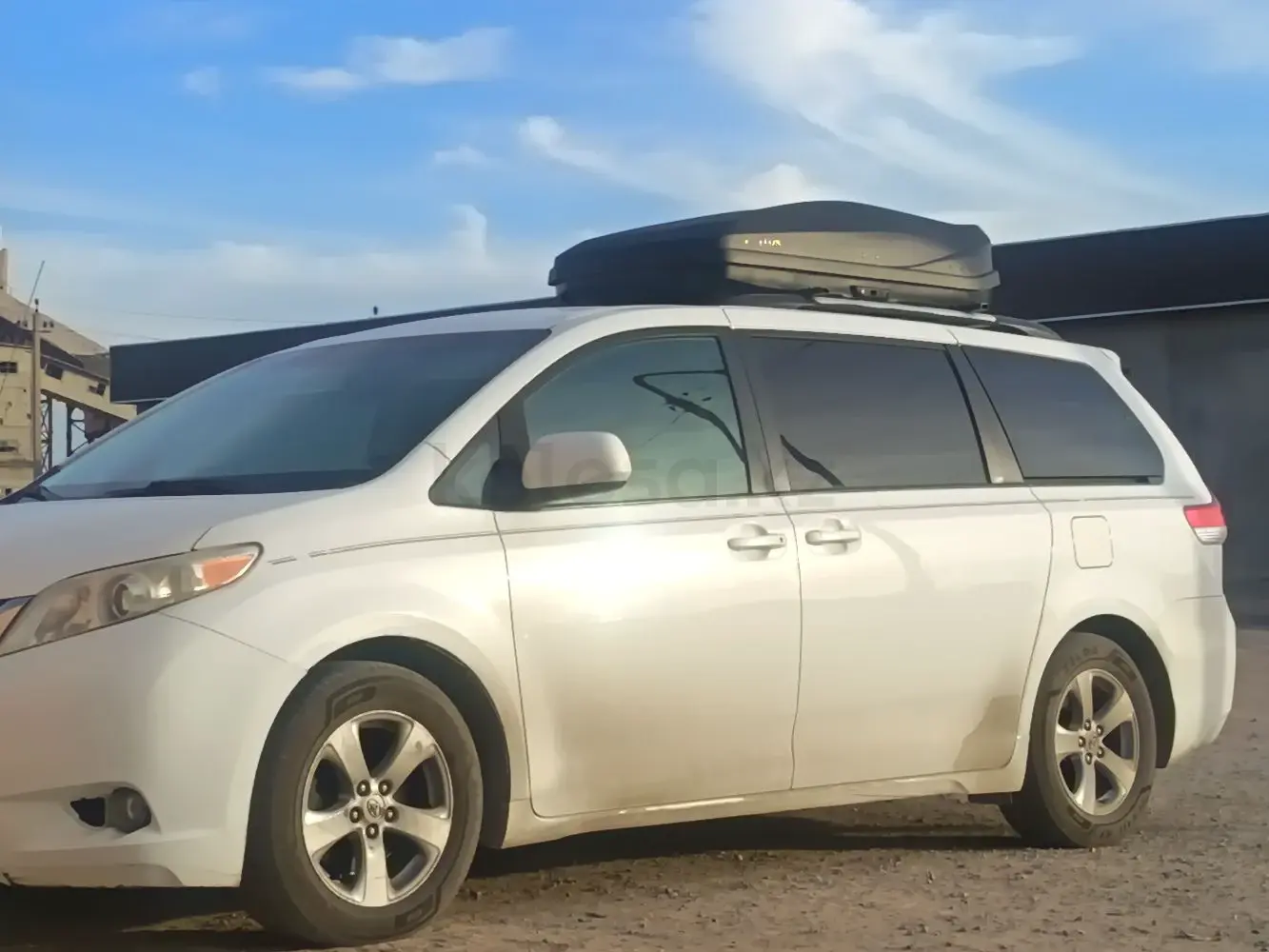Toyota Sienna, 2011