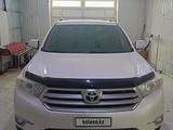 Toyota Highlander 2014 годаfor8 250 000 тг. в Актау