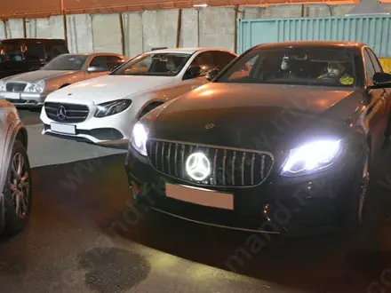 Решётка радиатора в стиле Gt на W213 Mercedes, E400, E63amg за 115 000 тг. в Астана – фото 2