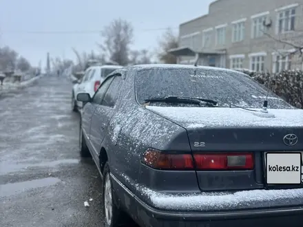 Toyota Camry Gracia 1998 года за 3 800 000 тг. в Урджар – фото 2