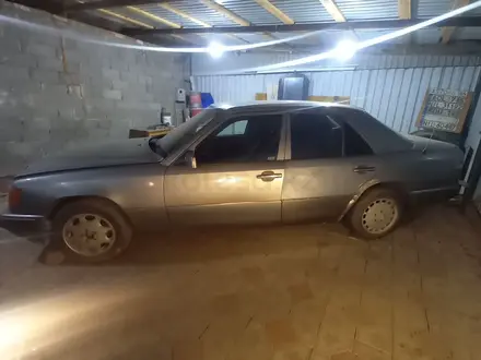 Mercedes-Benz E 260 1992 года за 680 000 тг. в Кокшетау – фото 3