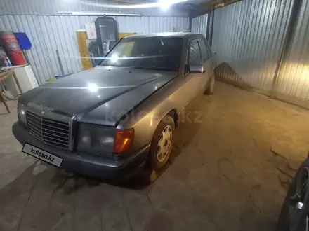 Mercedes-Benz E 260 1992 года за 680 000 тг. в Кокшетау – фото 4