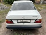 Mercedes-Benz E 200 1994 годаүшін850 000 тг. в Караганда – фото 4