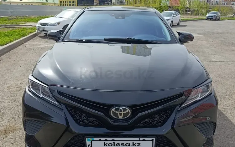 Toyota Camry 2020 года за 9 900 000 тг. в Астана