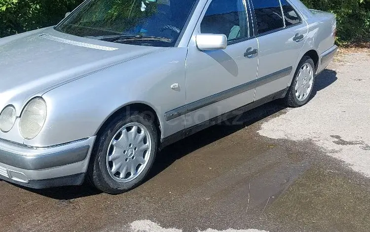 Mercedes-Benz E 200 1998 годаүшін2 650 000 тг. в Петропавловск