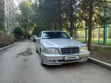 Mercedes-Benz C 280 1995 года за 2 800 000 тг. в Алматы – фото 3