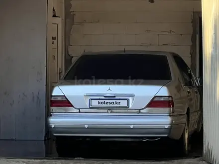Mercedes-Benz S 500 1996 года за 4 000 000 тг. в Актобе – фото 17
