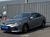 Toyota Camry 2022 года за 13 590 000 тг. в Алматы