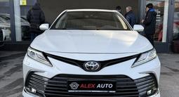 Toyota Camry 2021 годаfor16 900 000 тг. в Шымкент – фото 2