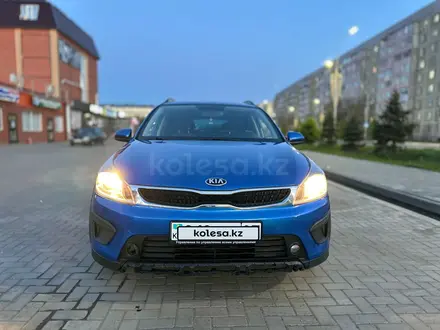 Kia Rio X-Line 2019 года за 8 000 000 тг. в Уральск – фото 2