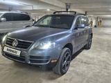 Volkswagen Touareg 2004 года за 3 800 000 тг. в Астана – фото 2