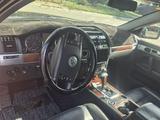 Volkswagen Touareg 2004 года за 3 800 000 тг. в Астана – фото 5
