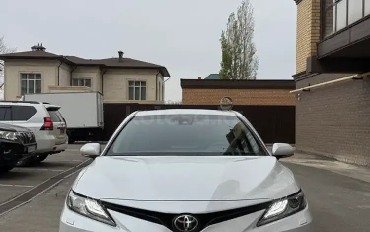 Toyota Camry 2023 года за 16 300 000 тг. в Уральск