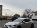 Toyota Camry 2023 года за 16 300 000 тг. в Уральск – фото 2