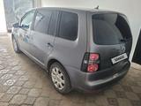 Volkswagen Touran 2005 года за 3 999 000 тг. в Павлодар – фото 5