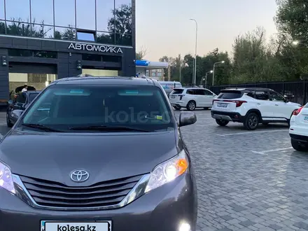 Toyota Sienna 2015 года за 14 500 000 тг. в Алматы