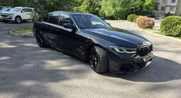 BMW 530 2022 года за 28 000 000 тг. в Алматы – фото 2
