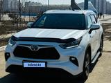 Toyota Highlander 2022 года за 28 000 000 тг. в Уральск