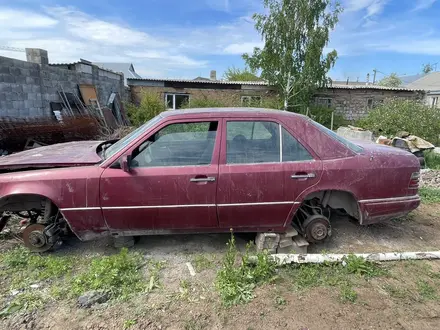 Mercedes-Benz E 220 1993 годаүшін10 000 тг. в Астана – фото 2