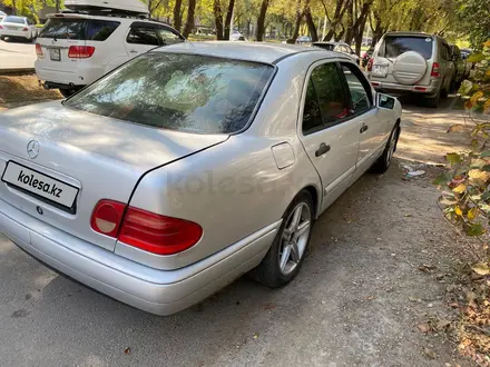 Mercedes-Benz E 230 1996 года за 1 900 000 тг. в Алматы – фото 4