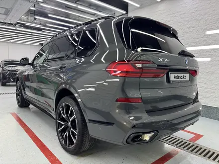 BMW X7 2022 года за 48 000 000 тг. в Астана – фото 2
