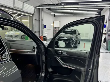 BMW X7 2022 года за 48 000 000 тг. в Астана – фото 10