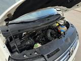 Volkswagen Caravelle 2010 года за 12 300 000 тг. в Уральск – фото 2