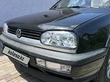 Volkswagen Golf 1997 года за 2 000 000 тг. в Алматы – фото 2