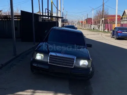 Mercedes-Benz E 230 1989 года за 900 000 тг. в Алматы