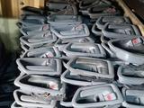 Тойота Камри 20 внутренние ручки привозной оригинал внутренняя ручка Камри за 1 000 тг. в Семей