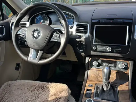 Volkswagen Touareg 2011 года за 11 500 000 тг. в Петропавловск – фото 13