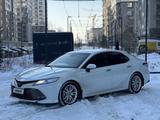 Toyota Camry 2020 года за 14 800 000 тг. в Алматы – фото 4